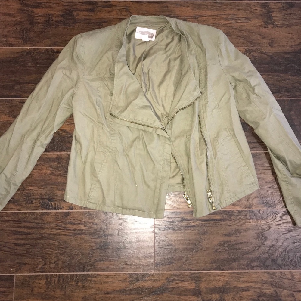 Adorable hunter green jacket with zipper